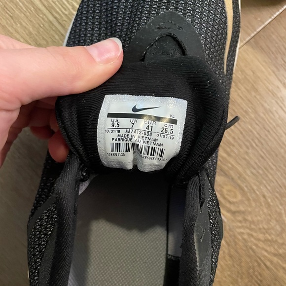 Sold Nike tennis shoes - Picture 4 of 4